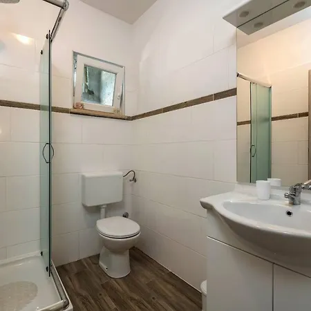 בית נופש House Leone Bibici